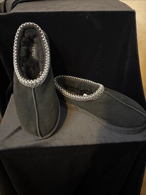 UGG new black size 9 no box